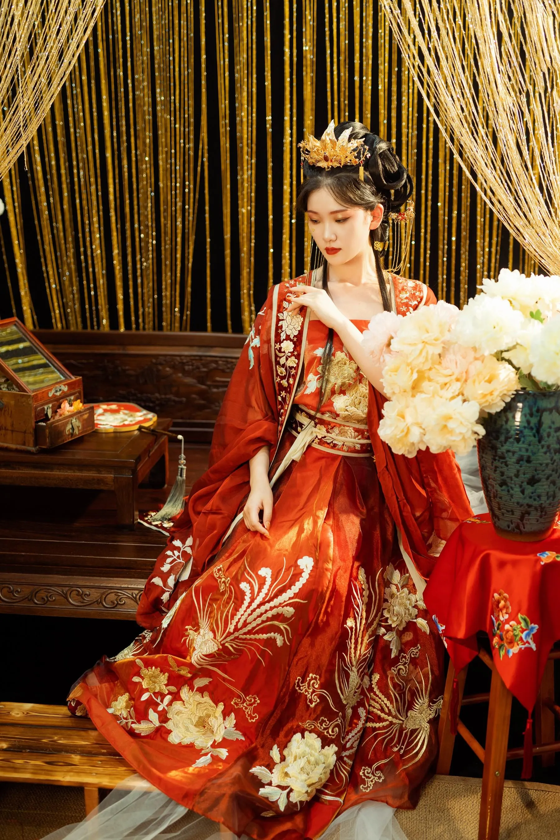 [YITUYU艺图语]2022.09.05 红衣娘子 相望回首喵喵喵 [48P]插图2